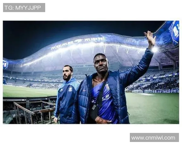 昔日绿茵英雄重返赛场足球退役球星重聚再战激情岁月